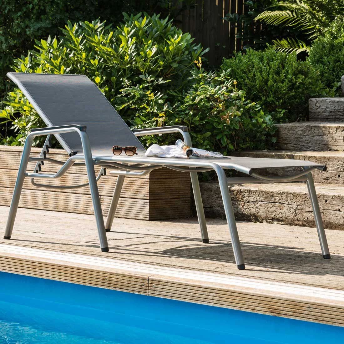 Kettler Cirrus Komfort-Stapelliege Aluminium/Textilene Silber/Anthrazitgrau Kettler Cirrus Komfort-Stapelliege Aluminium/Textilene Silber/Anthrazitgrau -Kettler 790760 2 1